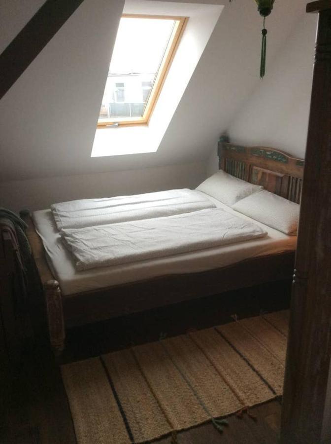 Helle Dachgeschosswohnung Fuer 8 Personen In Zentraler Lage Berlin Zewnętrze zdjęcie