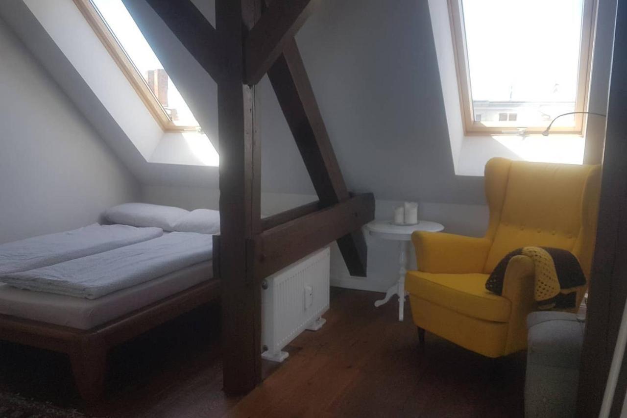 Helle Dachgeschosswohnung Fuer 8 Personen In Zentraler Lage Berlin Zewnętrze zdjęcie